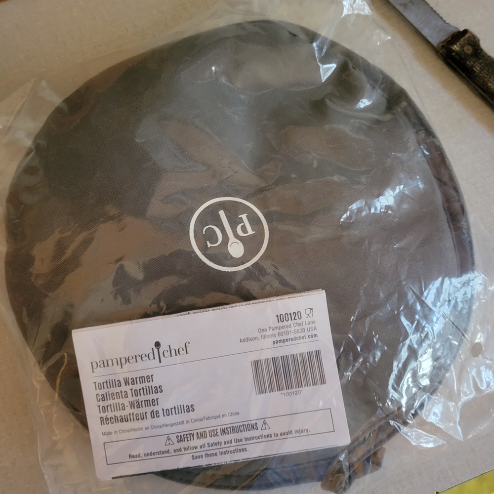 Pampered Chef Gray Tortilla Warmer